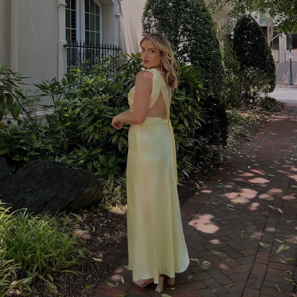 BEGINNING BOUTIQUE ✨ - Laria Yellow Satin Formal Maxi Dress
